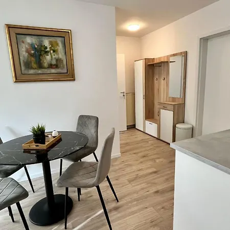 Apartamento Mali Raj *